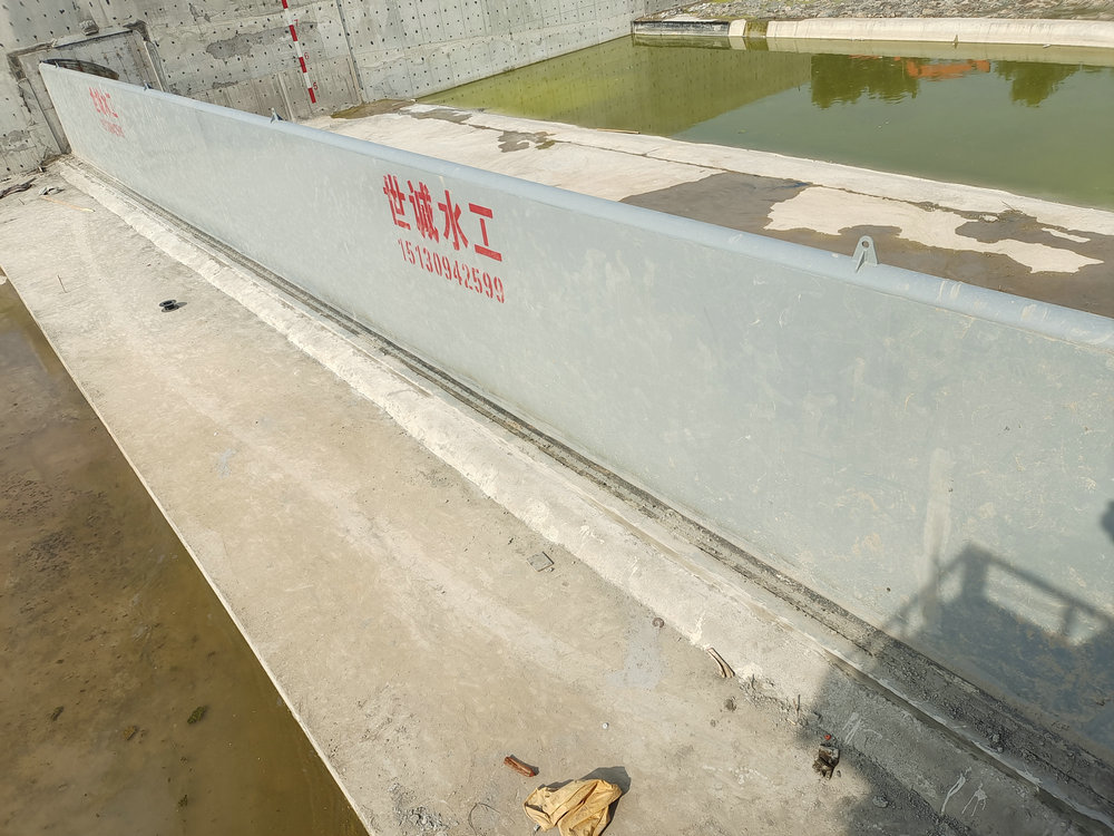 液壓鋼壩安裝現(xiàn)場(chǎng)