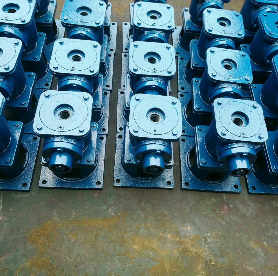 手動(dòng)式螺桿啟閉機(jī)1.jpg